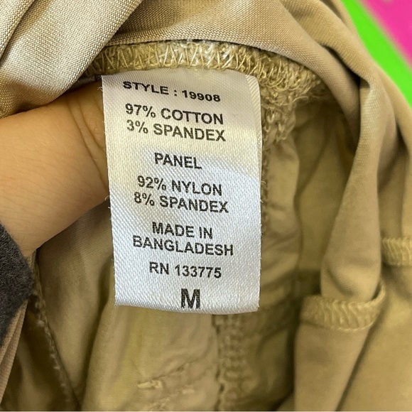 Rumor Has It! Maternity Belly Band Shorts. Size Medium. Excellent condition! - Picture 4 of 5